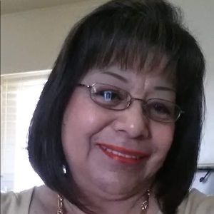 Meet your Posher, Raquel